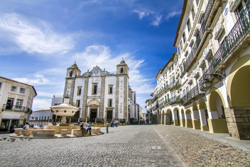 Эвора одно из интереснейших мест в Португалии