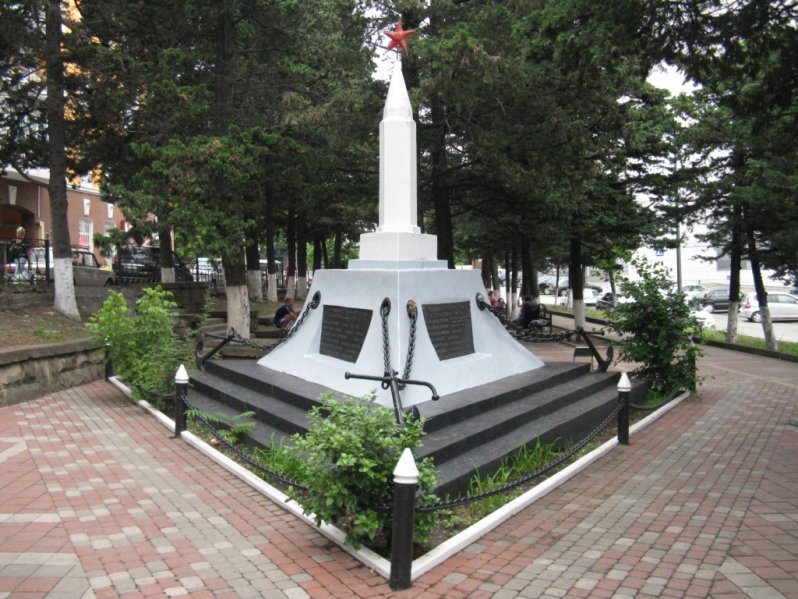 Памятник погибшим защитникам военно-морской базы Туапсе