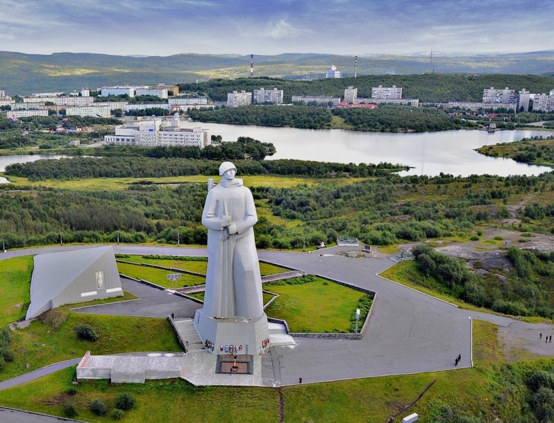 Памятник защитникам Советской Арктики Мурманск