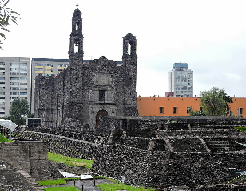Площадь трех культур экскурсии по Мехико