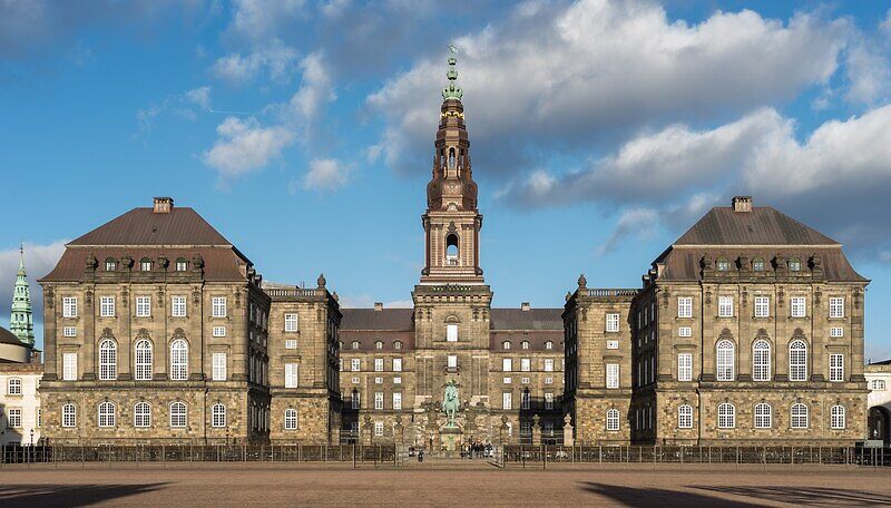 Дворец Кристиансборг, Дания достопримечательности реферат кратко