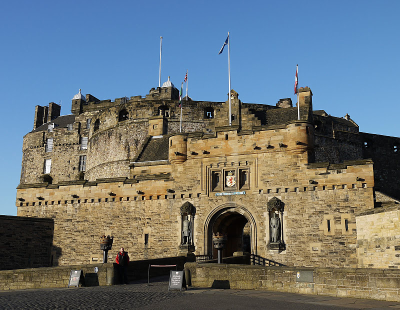 Эдинбургский замок, реферат достопримечательности Шотландии