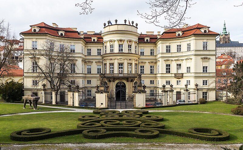  Лобковицкий дворец, реферат Прага