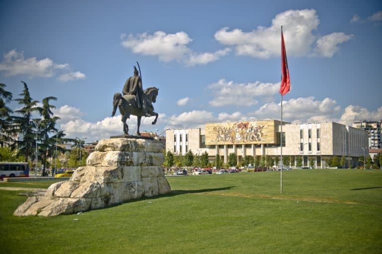 Skanderbeg Square, Посетить интересные места в Тиране
