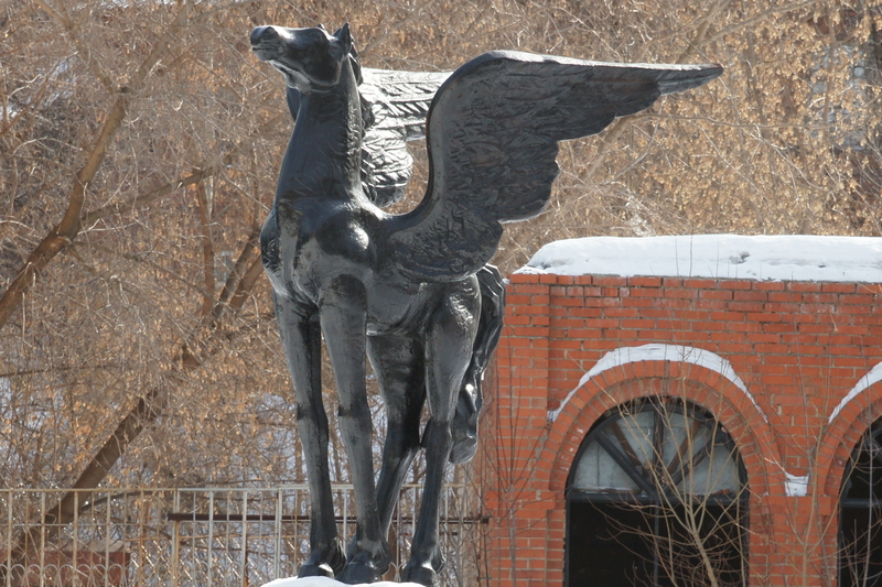 Скульптура-фонтан «Крылатый конь