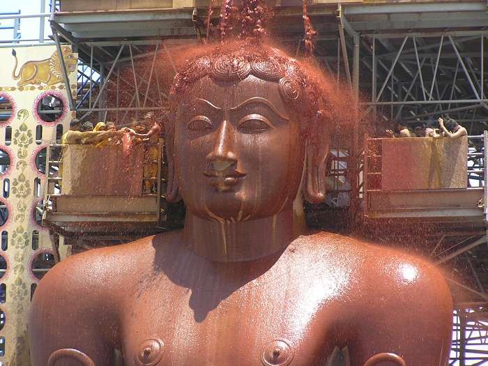 каркала гоматешвара статуя