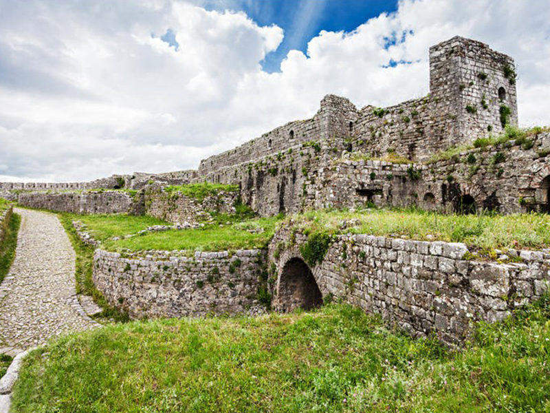 Замок Розафа одна из главных достопримечательностей Албании