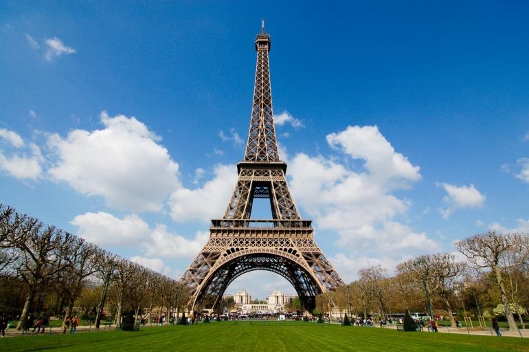 Эйфелева Башня главная достопримечательность Парижа